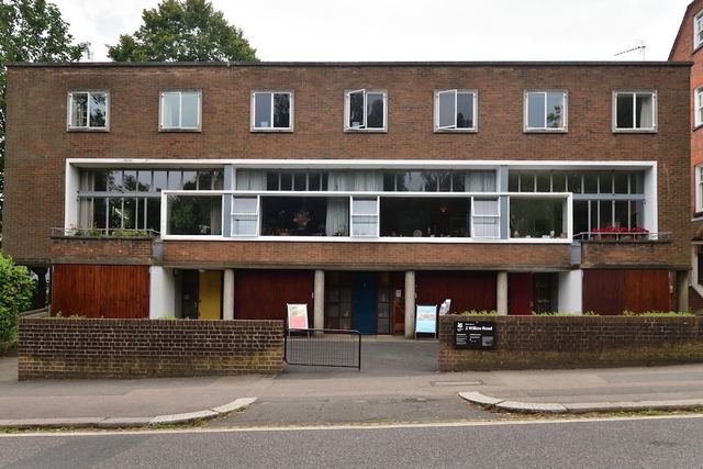2 Willow Road