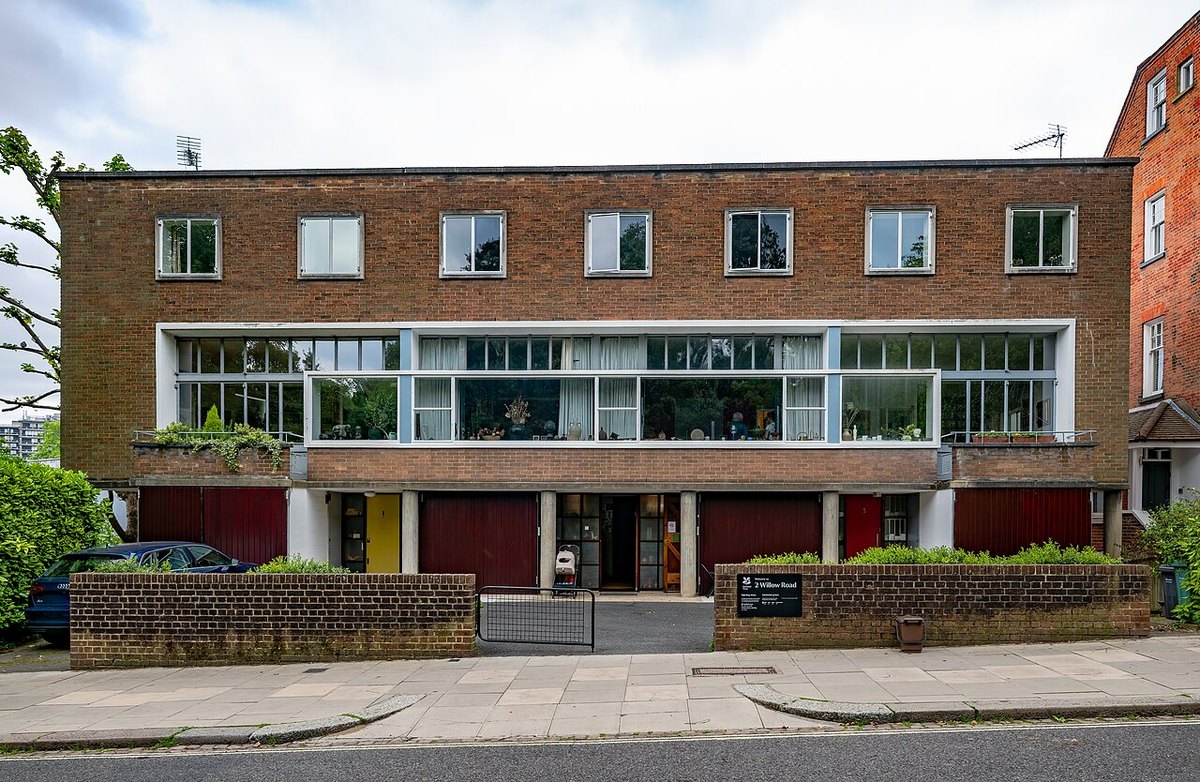2 Willow Road, further view