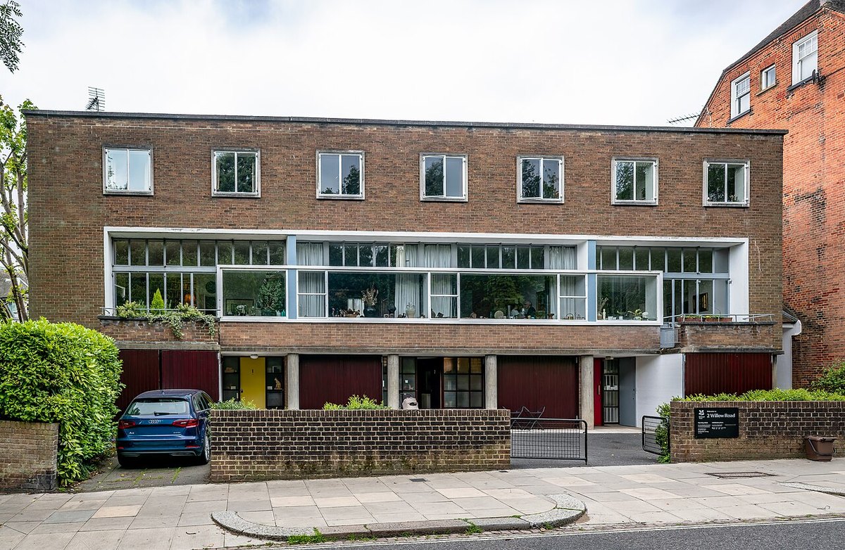 2 Willow Road, further view