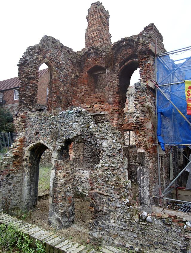 Great Yarmouth Row Houses and Greyfriars' Cloisters