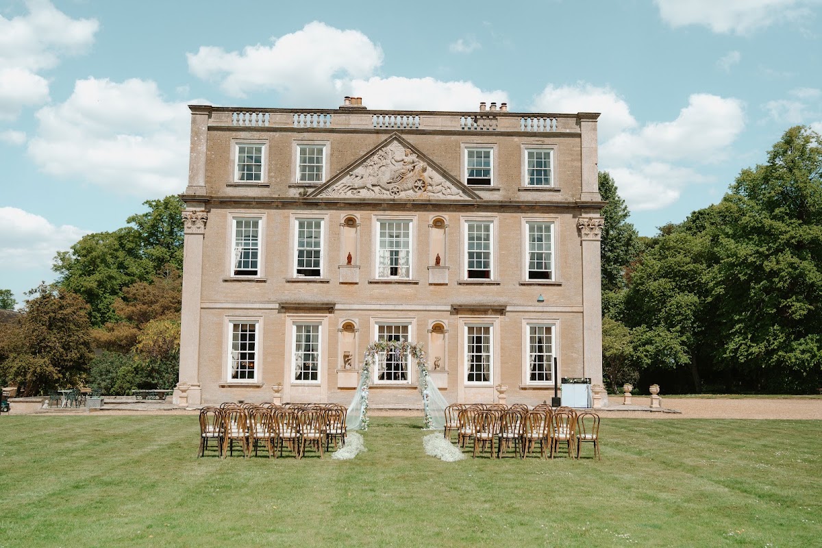 Hinwick House, further view