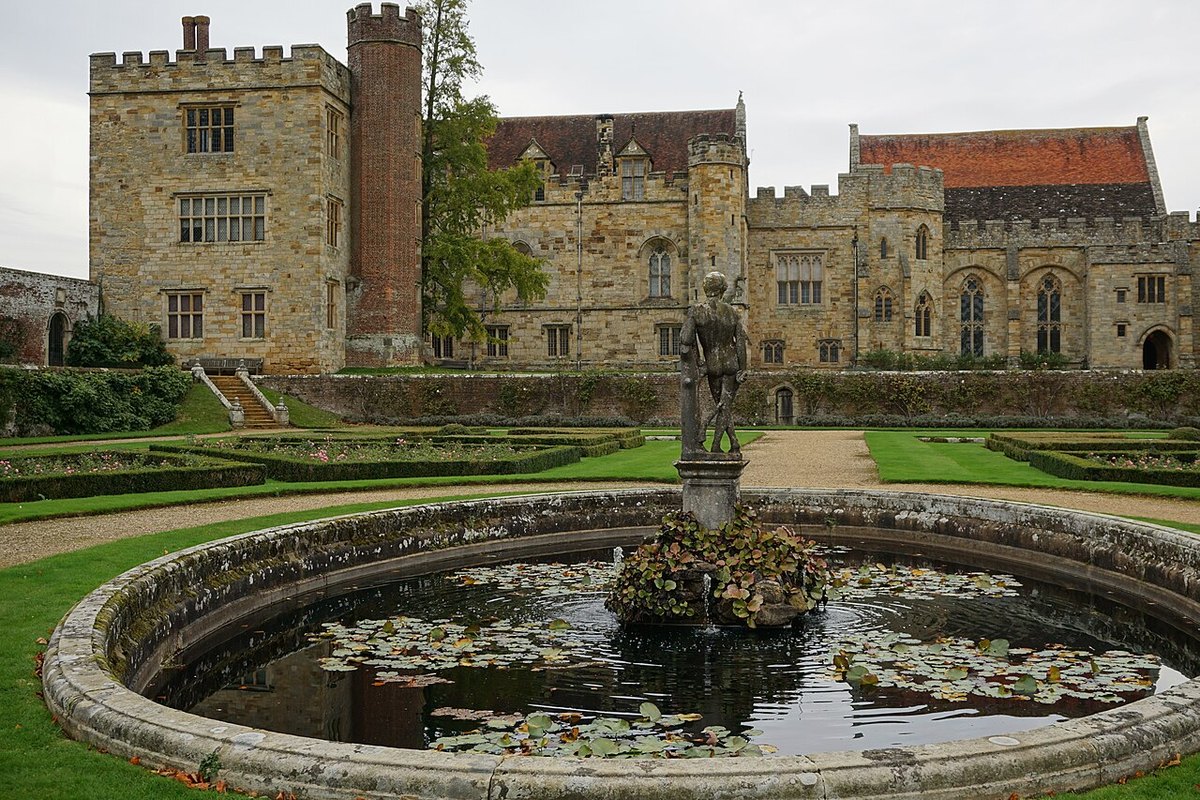 Penshurst Place, further view