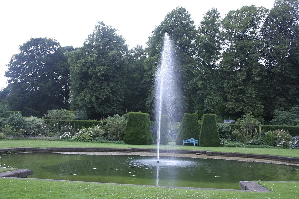 Renishaw Hall, further view