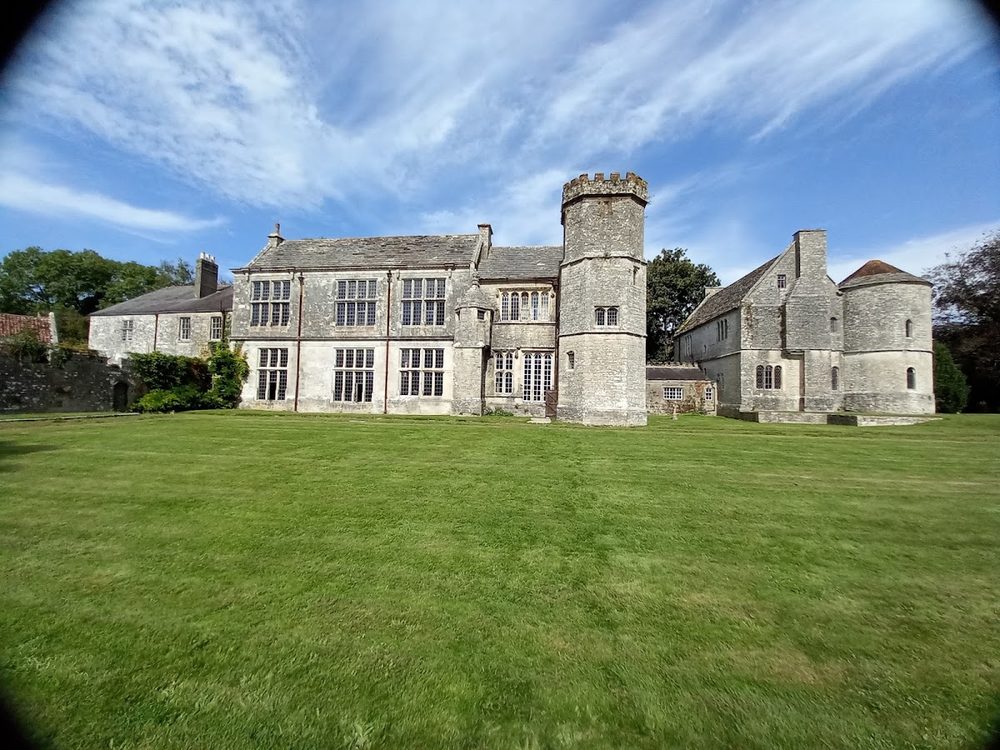Wolfeton House